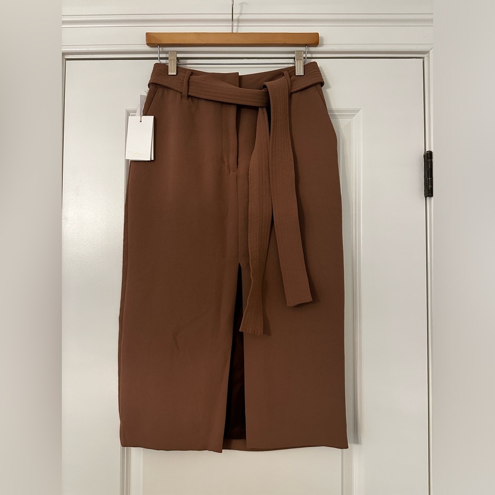 Wilfred Aritzia high waist belted skirt with high front slit.